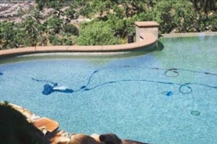 an image of pool cleaning repair